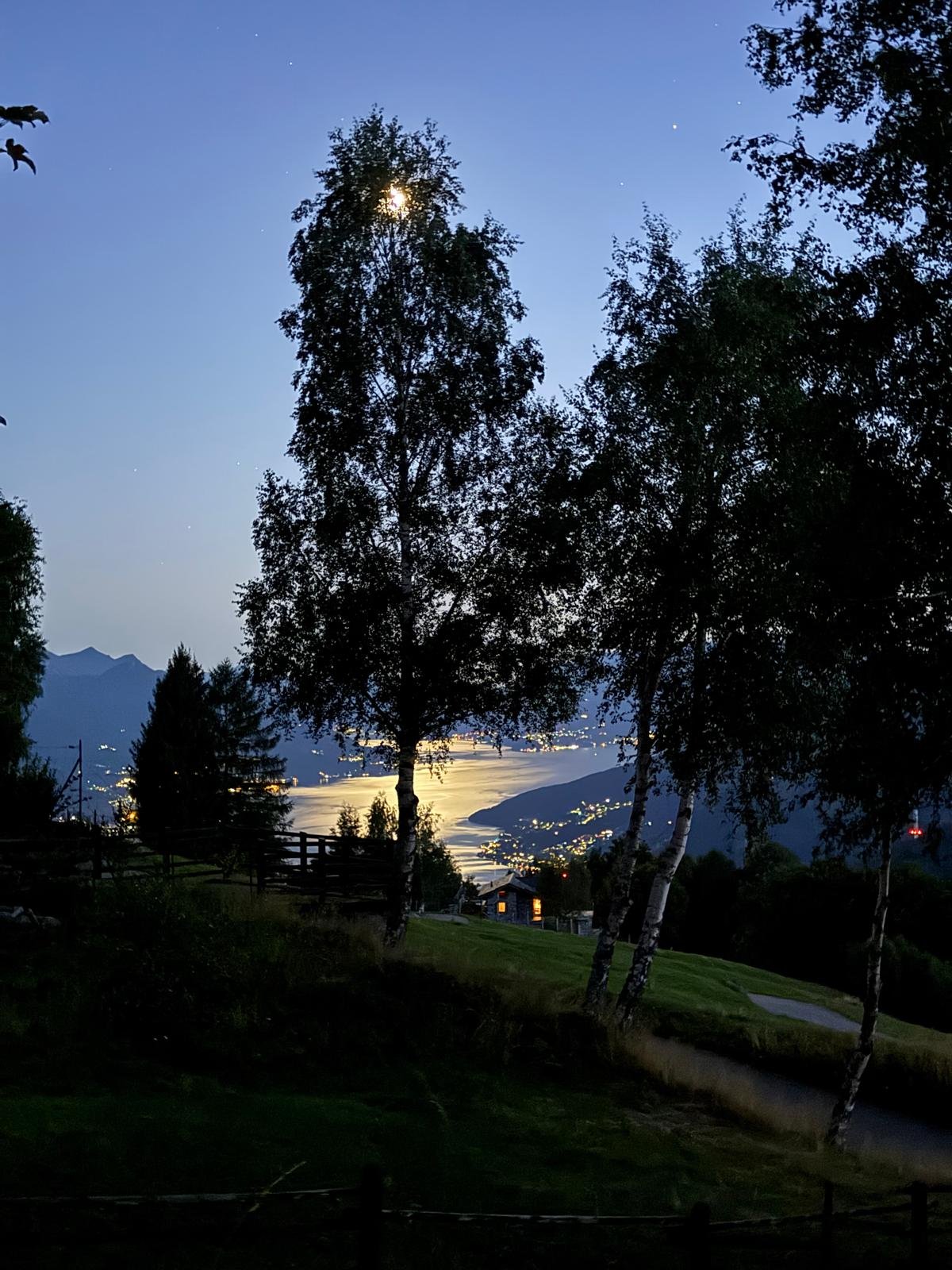 Maanlicht over het Comomeer